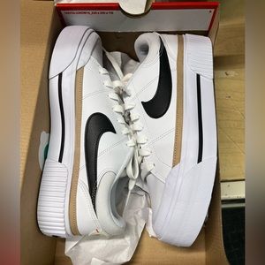 Selling Nike Women's Court Legacy Lift, size 8.5 :) new! Offers welcome!